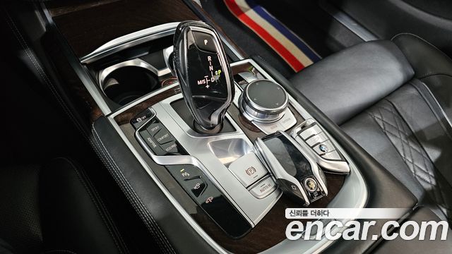 BMW 7-Series 2016 — photo 9