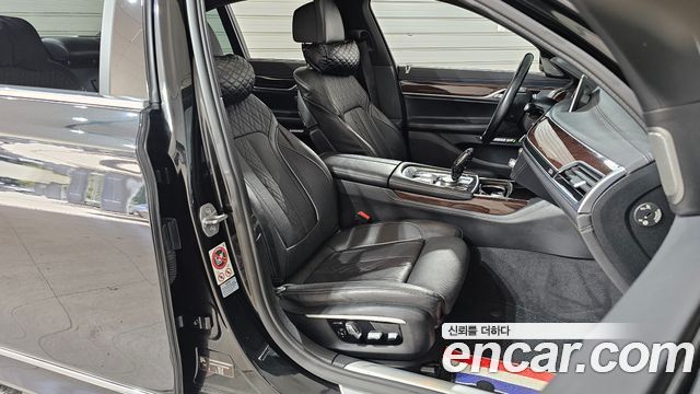 BMW 7-Series 2016 — photo 11