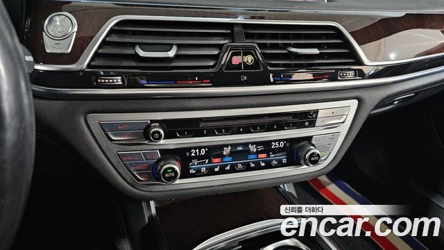 BMW 7-Series 2016 — photo 17