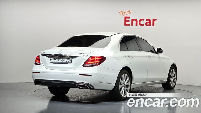 Mercedes-Benz E-Class 2020 — photo 2