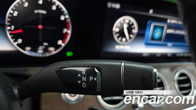 Mercedes-Benz E-Class 2020 — photo 9