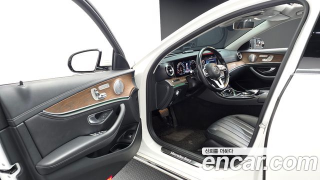Mercedes-Benz E-Class 2020 — photo 10
