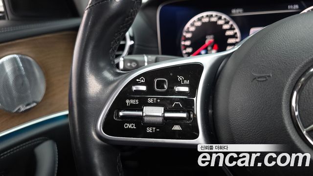 Mercedes-Benz E-Class 2020 — photo 15
