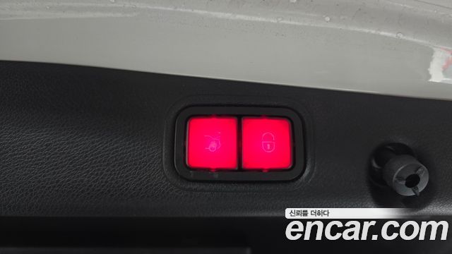Mercedes-Benz E-Class 2020 — photo 16