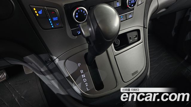 Hyundai Starex 2019 — photo 12