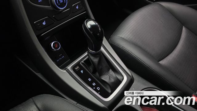 Hyundai AVANTE 2015 — photo 12