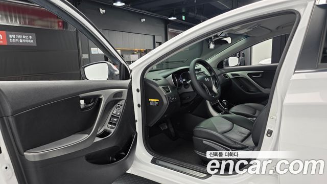 Hyundai AVANTE 2015 — photo 13