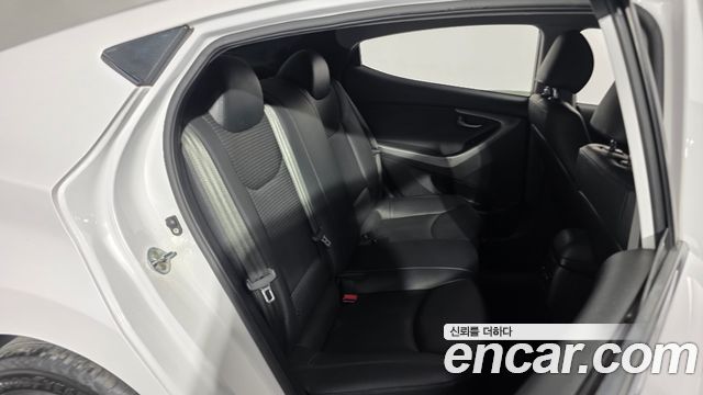 Hyundai AVANTE 2015 — photo 17