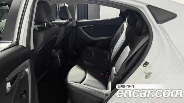 Hyundai AVANTE 2015 — photo 18