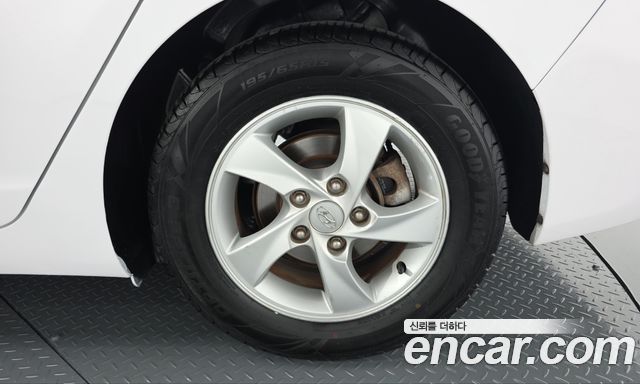 Hyundai AVANTE 2015 — photo 7