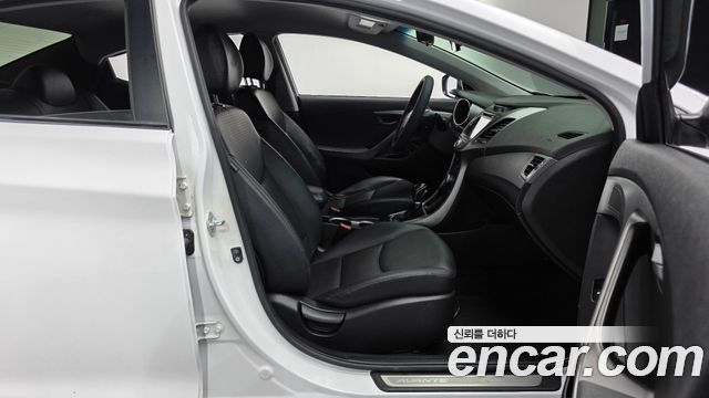 Hyundai AVANTE 2015 — photo 16