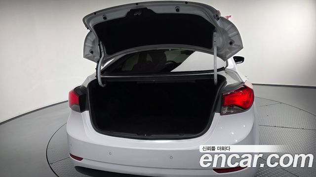 Hyundai AVANTE 2015 — photo 30