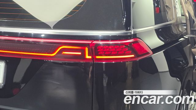 Kia Canival 2023 — photo 9