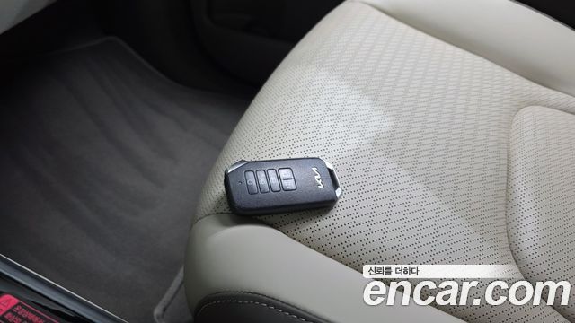 Kia Canival 2023 — photo 28