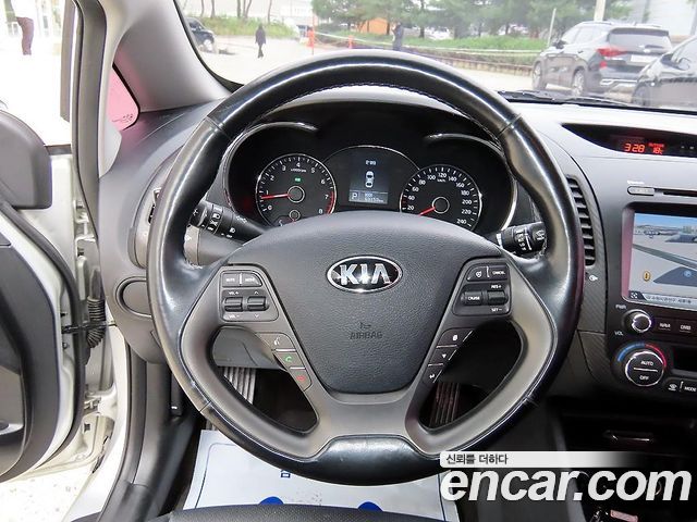 Kia K3 2014 — photo 8