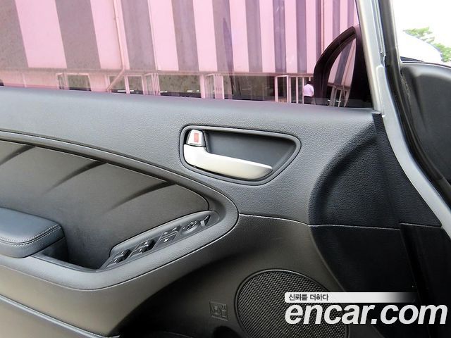 Kia K3 2014 — photo 11