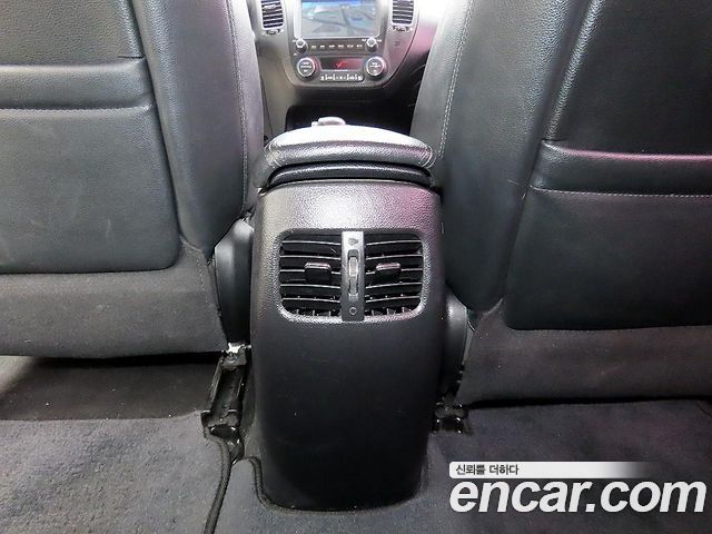 Kia K3 2014 — photo 17
