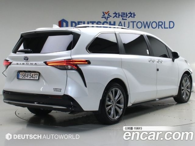Toyota Sienna 2024 — photo 2