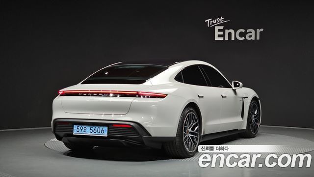Porsche Taycan 2023 — photo 2