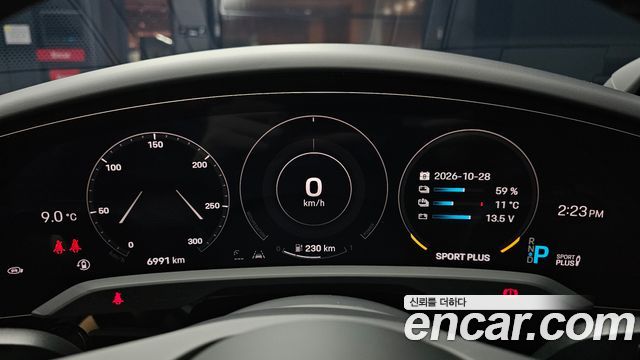 Porsche Taycan 2023 — photo 11