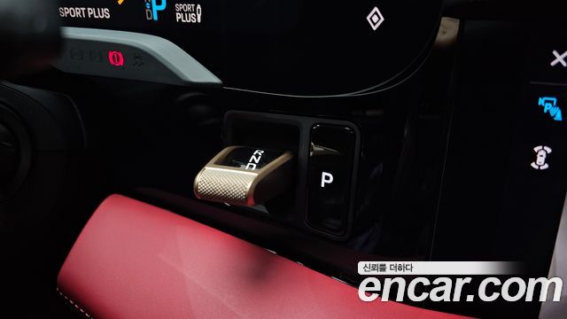 Porsche Taycan 2023 — photo 12