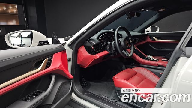 Porsche Taycan 2023 — photo 13
