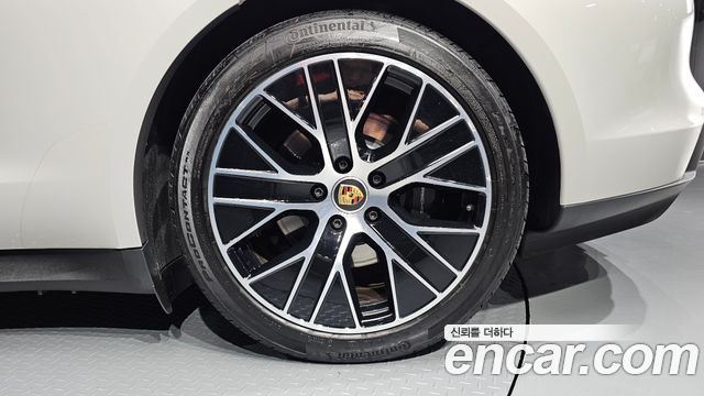 Porsche Taycan 2023 — photo 7