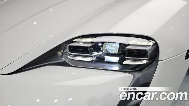 Porsche Taycan 2023 — photo 8
