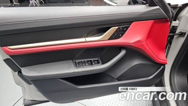 Porsche Taycan 2023 — photo 14