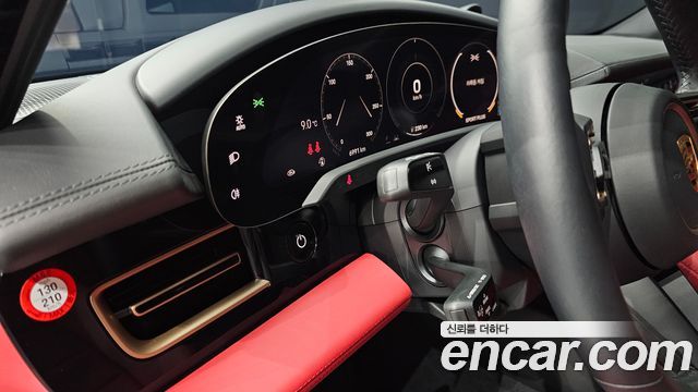 Porsche Taycan 2023 — photo 27