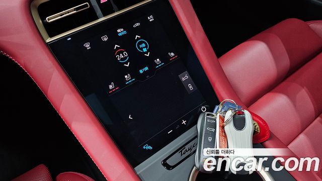 Porsche Taycan 2023 — photo 31