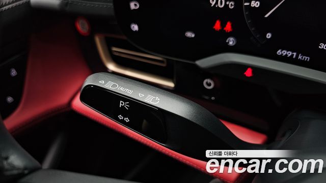 Porsche Taycan 2023 — photo 35