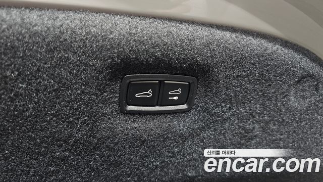 Porsche Taycan 2023 — photo 39