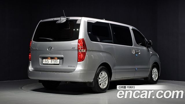 Hyundai Starex 2017 — photo 2