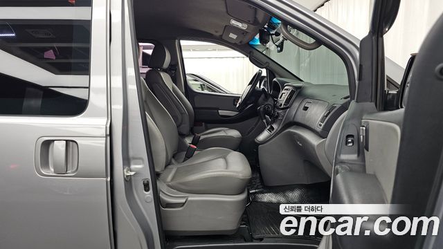 Hyundai Starex 2017 — photo 11
