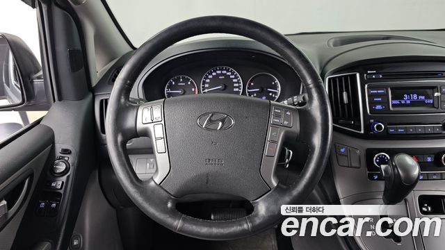 Hyundai Starex 2017 — photo 13