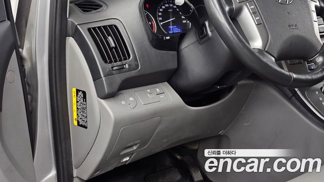 Hyundai Starex 2017 — photo 19