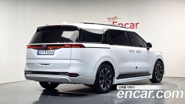 Kia Canival 2021 — photo 2