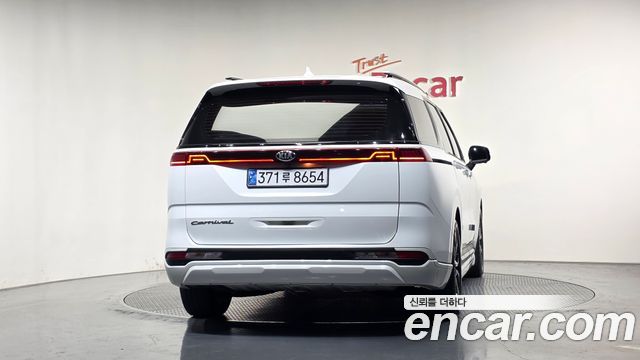 Kia Canival 2021 — photo 4
