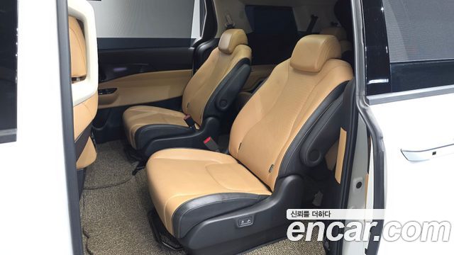 Kia Canival 2021 — photo 11