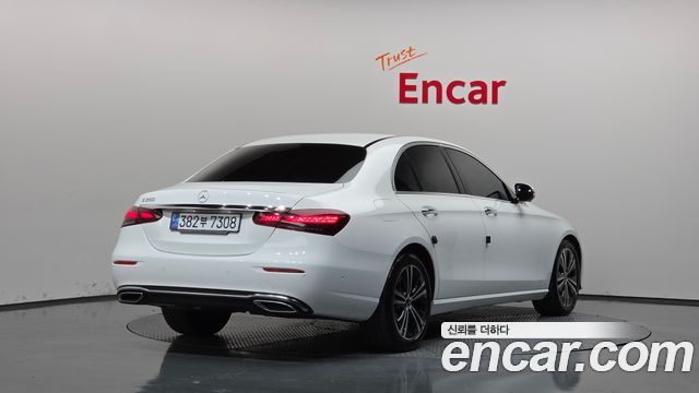 Mercedes-Benz E-Class 2022 — photo 2
