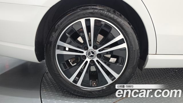 Mercedes-Benz E-Class 2022 — photo 5