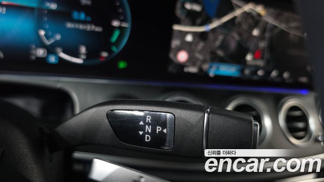 Mercedes-Benz E-Class 2022 — photo 12
