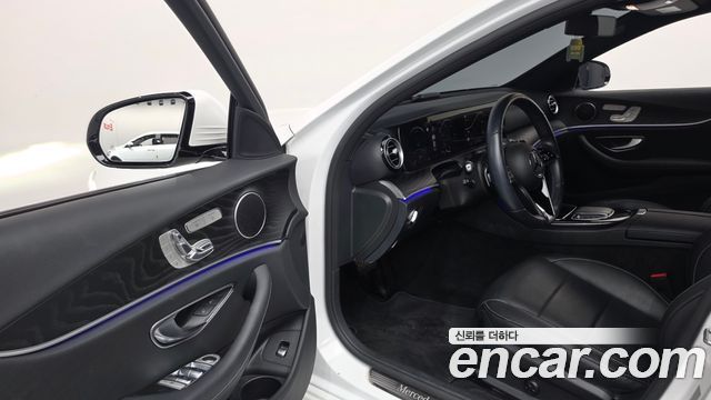 Mercedes-Benz E-Class 2022 — photo 13
