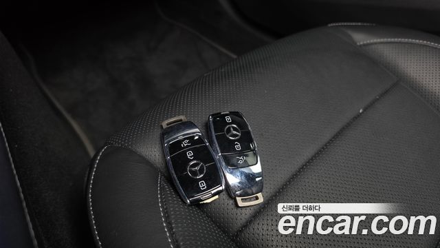 Mercedes-Benz E-Class 2022 — photo 21