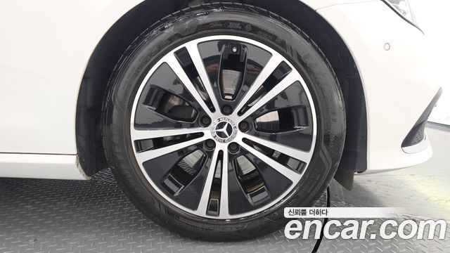 Mercedes-Benz E-Class 2022 — photo 7