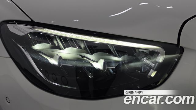 Mercedes-Benz E-Class 2022 — photo 8