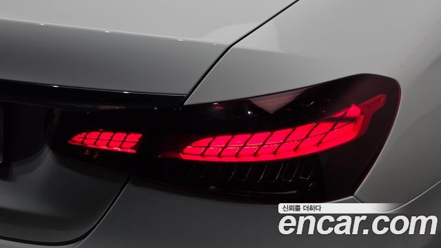 Mercedes-Benz E-Class 2022 — photo 9