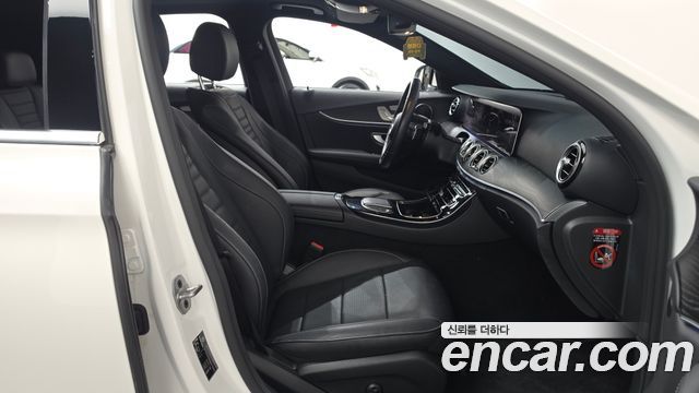 Mercedes-Benz E-Class 2022 — photo 16