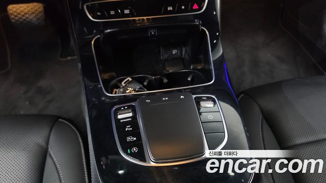 Mercedes-Benz E-Class 2022 — photo 27